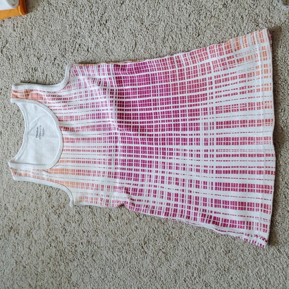 4 Reebok Tank Tops - Picture 6 of 13